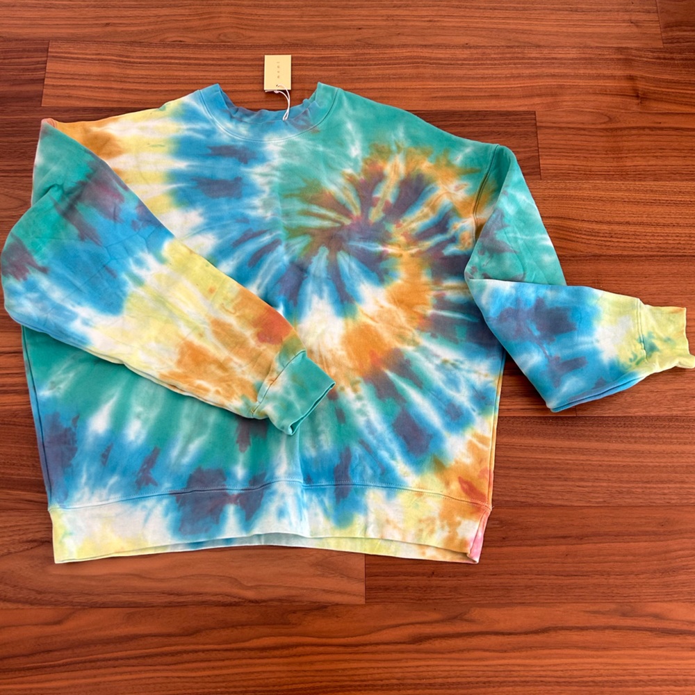 Colorful sweatshirt oversized